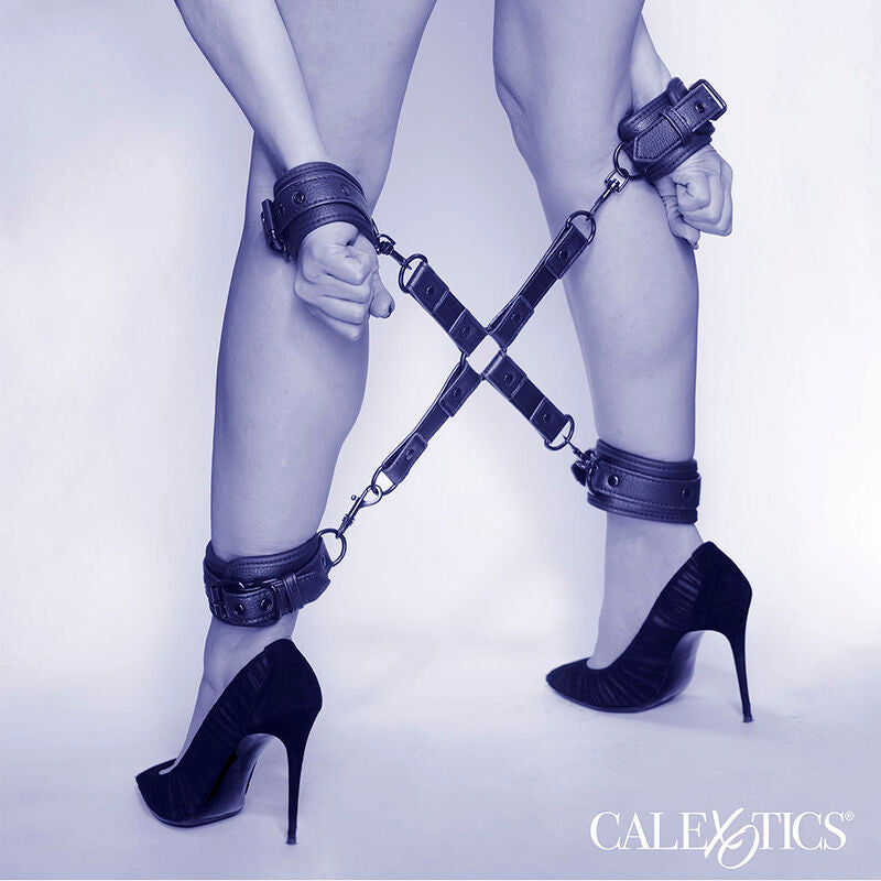 CALEXOTICS - NOCTURNAL HOG TIE CONNECTOR CUERO AJUSTABLE BLACK - NOCTURNA DESIRES