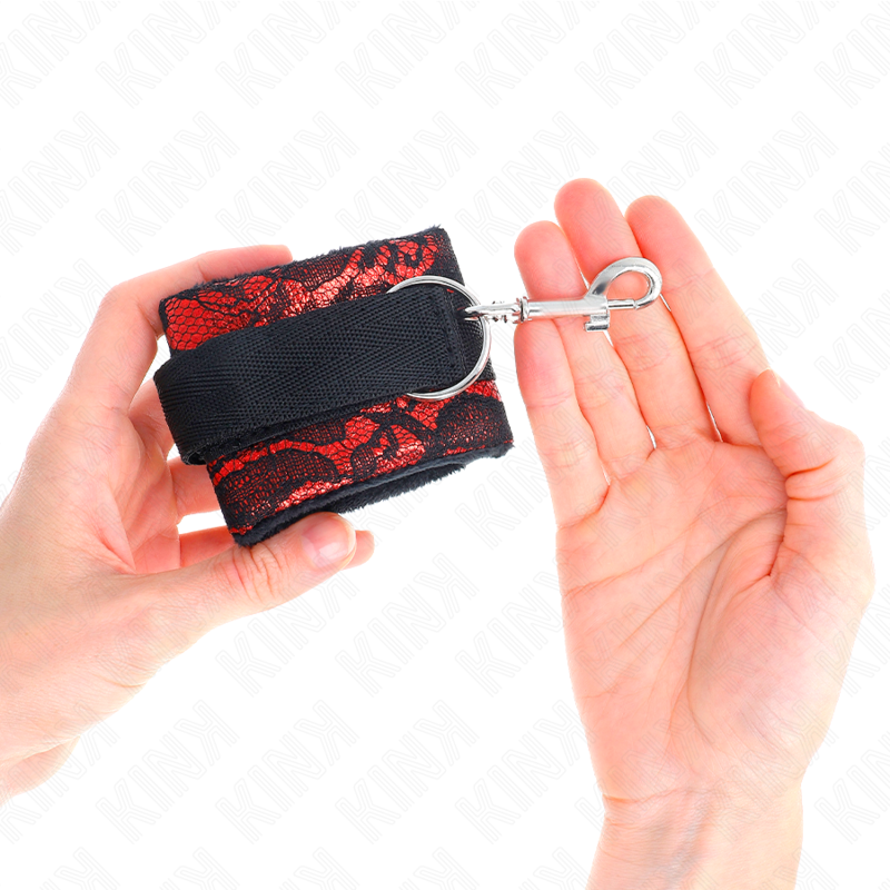 KINK - SHORT VELVET LACE WRIST RESTRAINTS AND NYLON BIND RED / BLACK 23 X 6.5 CM - NOCTURNA DESIRES