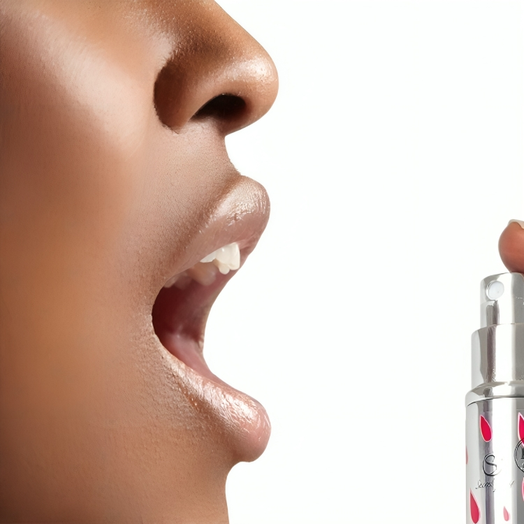 SECRETPLAY - SOUR STRAWBERRY ORAL SEX SPRAY - NOCTURNA DESIRES