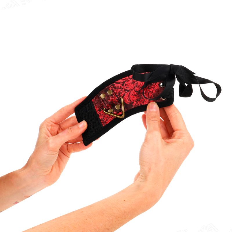 KINK - SCANDAL WRIST RESTRAINTS RED-BLACK LACE DETAILS 24.5 CM X 6.5 CM - NOCTURNA DESIRES