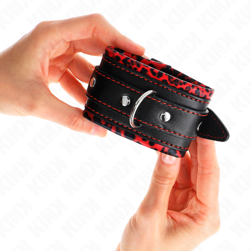 KINK - FUR LINED WRIST RESTRAINTS RED / BLACK ADJUSTABLE 17-29 CM X 6 CM - NOCTURNA DESIRES