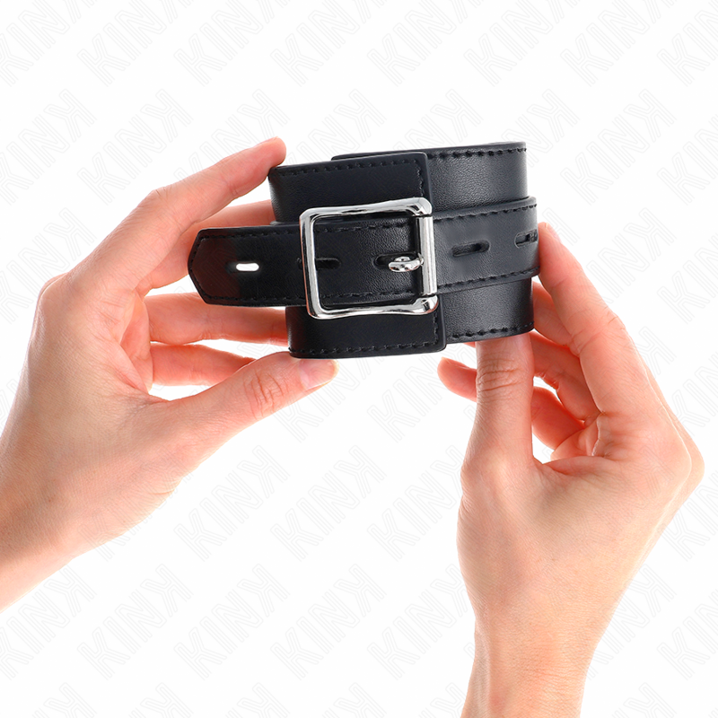 KINK - WRIST RESTRAINTS BLACK WITH BLACK BELT ADJUSTABLE 17-28 CM X 6 CM - NOCTURNA DESIRES
