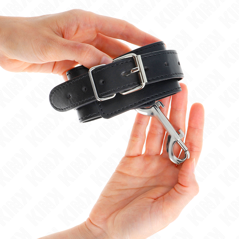 KINK - WRIST RESTRAINTS-SINGLE RIVET ROW AND BIG BUCKLE BLACK ADJUSTABLE 17-28 CM X 5 CM - NOCTURNA DESIRES