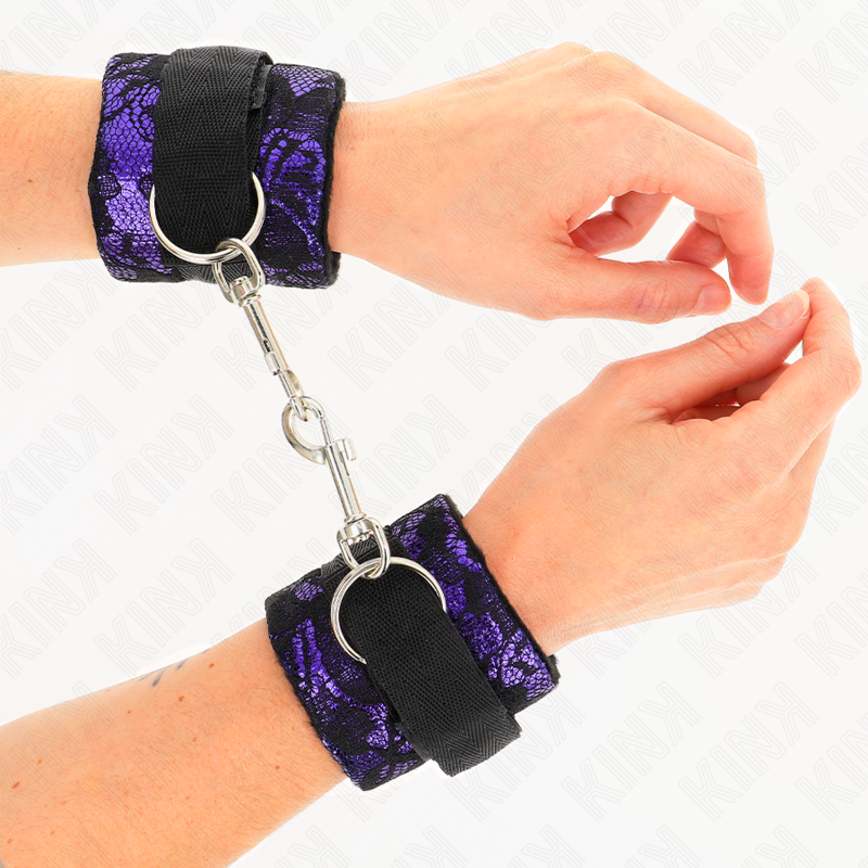 KINK - SHORT VELVET LACE WRIST RESTRAINTS AND NYLON BIND PURPLE / BLACK 23 X 6.5 CM - NOCTURNA DESIRES