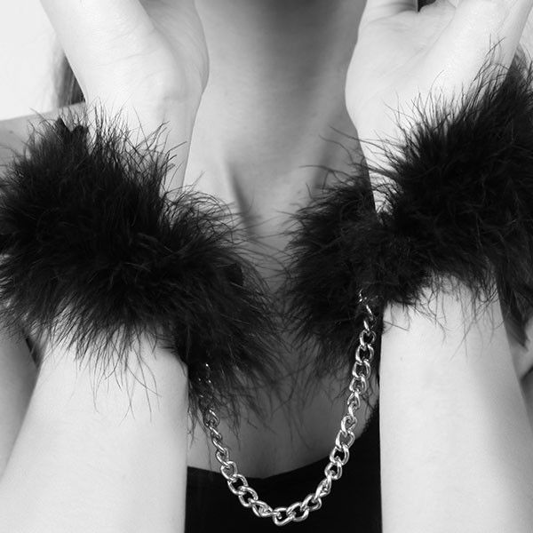 BIJOUX - ZA ZA ZU FEATHER HANDCUFFS BIJOUX INDISCRETS  NOCTURNA DESIRES